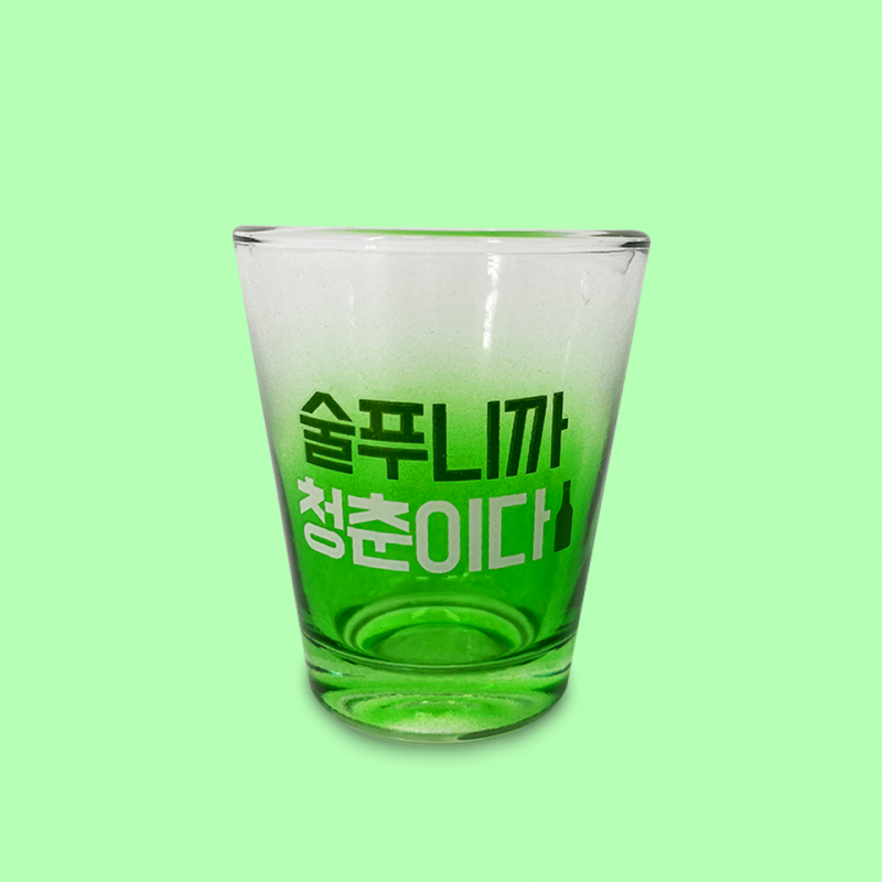 Vaso de shot "Enterramos las dificultades de la juventud con alcohol" Vaso de shot "Enterramos las dificultades de la juventud con alcohol"